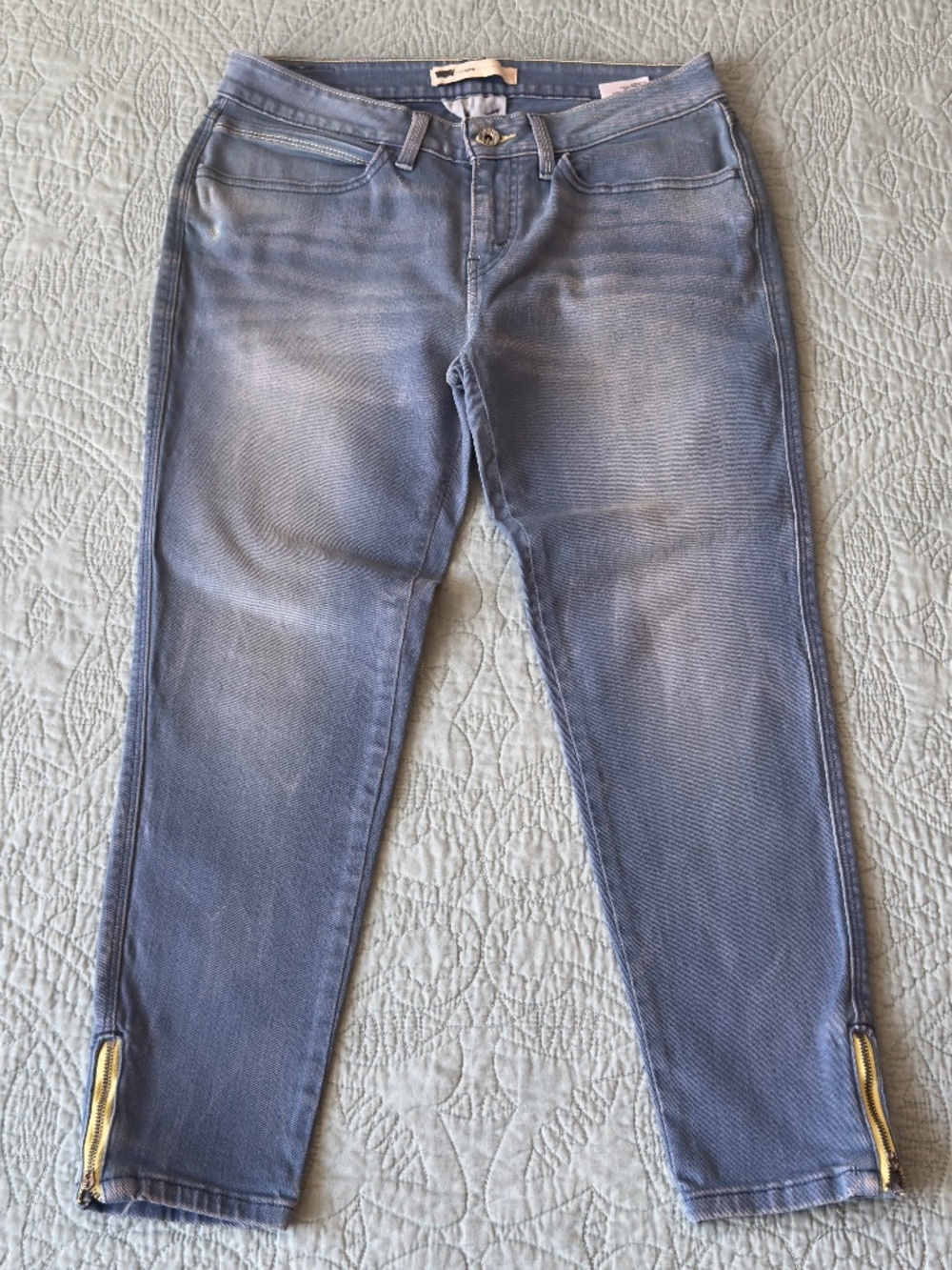 LEVI'S STRAUSS light blue denim capris ankle half zipper w30